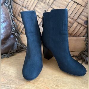 NWOT H&M Chunk Heel Ankle Boots Size 
6